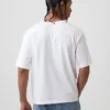 T-shirt o luźnym kroju