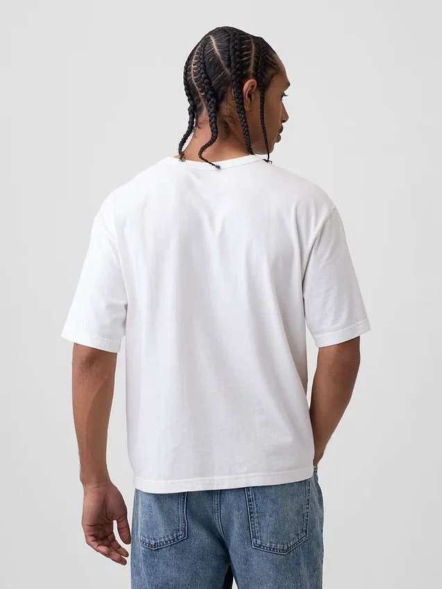 T-shirt o luźnym kroju