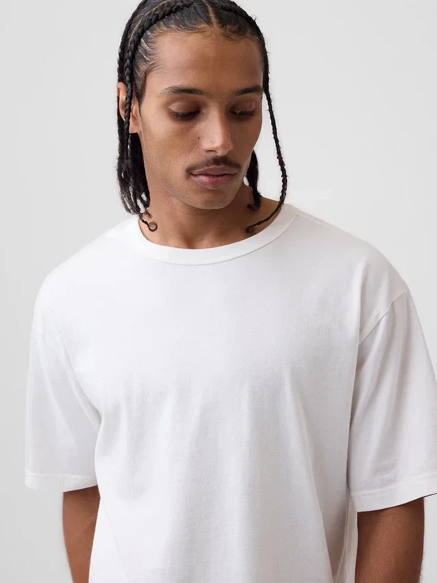 T-shirt o luźnym kroju