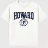 T-shirt z ciemnym nadrukiem przedstawiającym herb Uniwersytetu Howarda