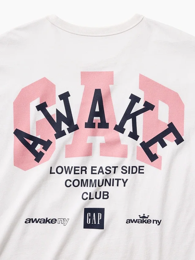 T-shirt z luźnym logo GAP × Awake Ny
