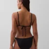 Trójkątny top bikini na rzemykach