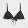 Trójkątny top bikini na rzemykach