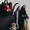 Wisiorek do torby z motywem bluzy z kapturem Brannan Bear