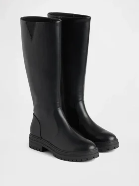 Wysokie buty z wegańskiej skóry z podeszwą z grubym bieżnikiem