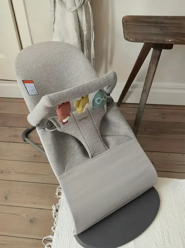 Zestaw Babybjorn 3D Jersey i leżaczek z miękką zabawką Bliss