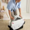 Zestaw łóżeczka turystycznego Babybjorn Light z prześcieradłem na gumce