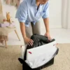 Zestaw łóżeczka turystycznego Babybjorn Light z prześcieradłem na gumce